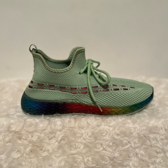 WANTED “STREAK” GREEN W RAINBOW ACCENT SNEAKERS COLORFUL - Picture 11 of 12